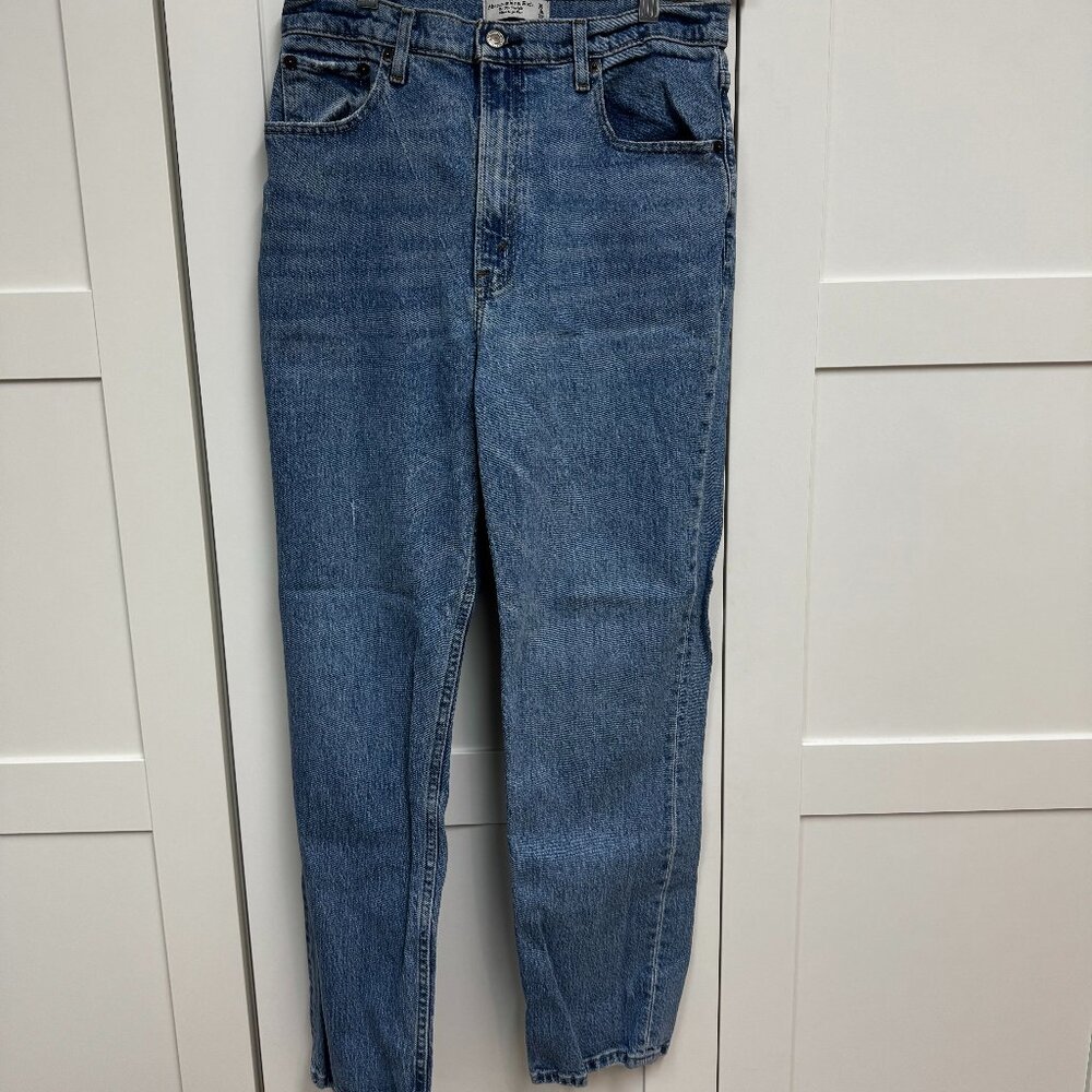 Abercrombie & Fitch High-Rise Straight Leg Jeans - Medium Blue